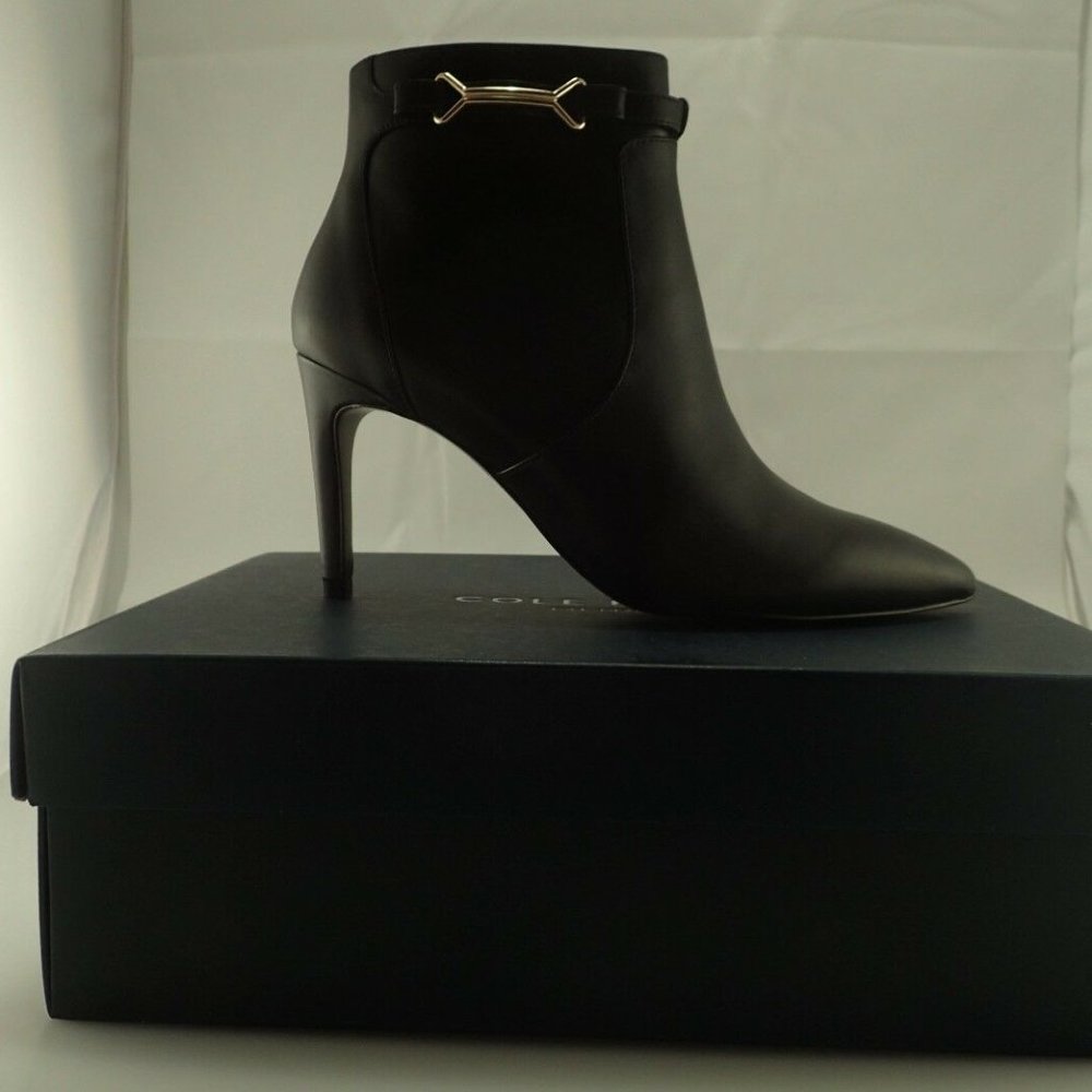 NIB COLE HAAN W03865 LOVETH SHOOTIE II Black